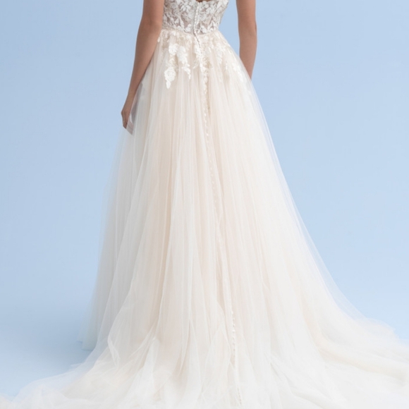 New Kleinfeld wedding dress - Picture 2 of 5